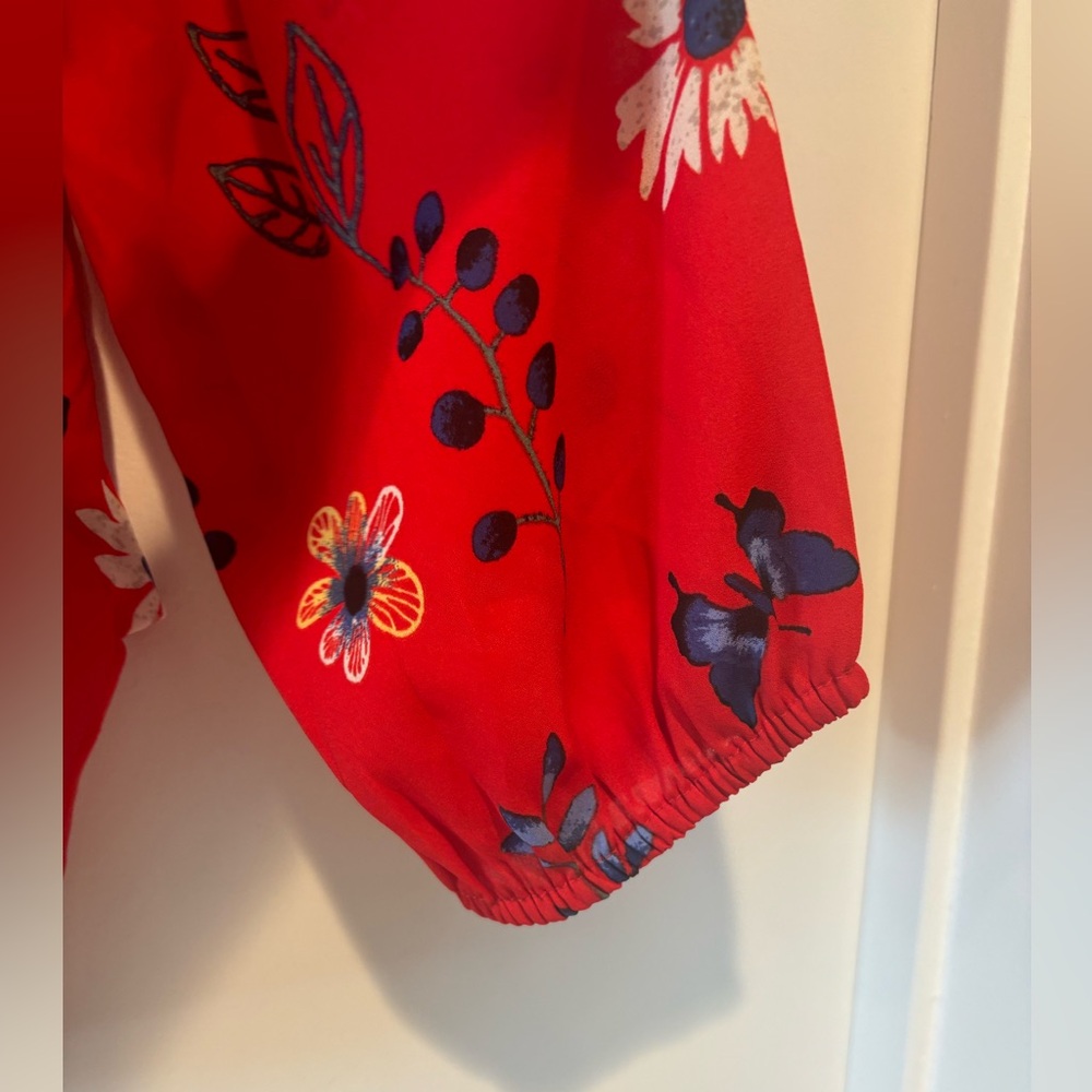 NWT red floral blouse - Picture 4 of 5
